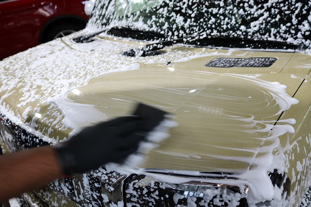 ダイハツ・タフトへカーコーティング施工　洗車画像