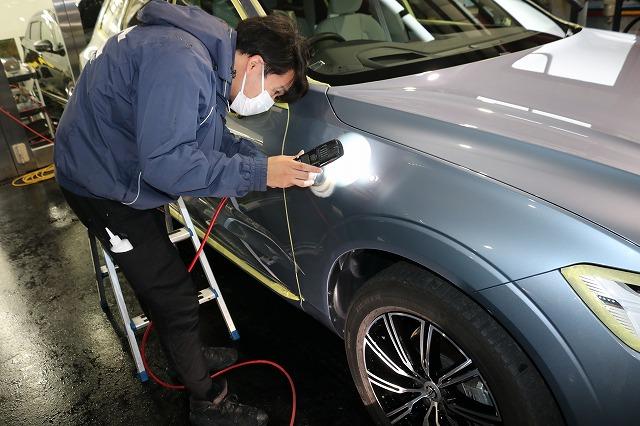 千葉県　ボルボXC60　研磨・磨き作業の画像　カーコーティング　