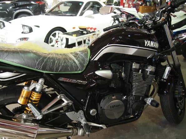 千葉県よりご来店頂きましたヤマハXJRにバイクコーティングを施工させていただきました。