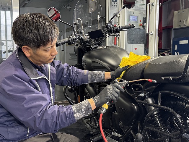 ロイヤルエンフィールド クラシック　バイクコーティング施工前下地処理