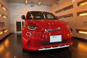 アバルト500e　遠赤外線焼き付け作業中　千葉