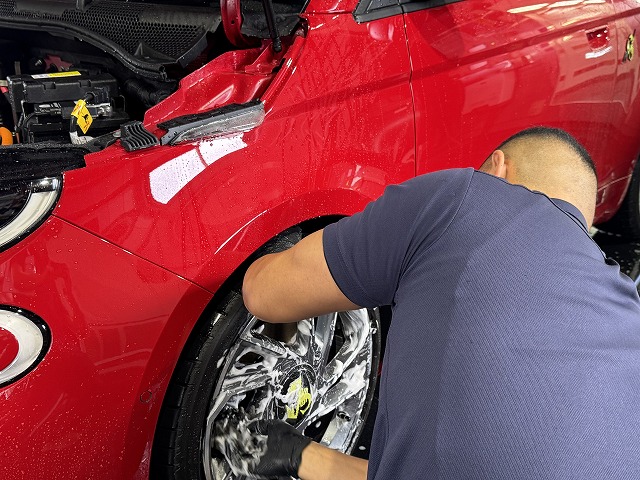 アバルト500e　ホイール洗浄中　市川