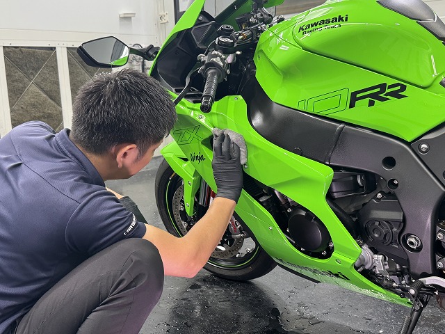 カワサキZX-10RR　バイクコーティング施工中　品川