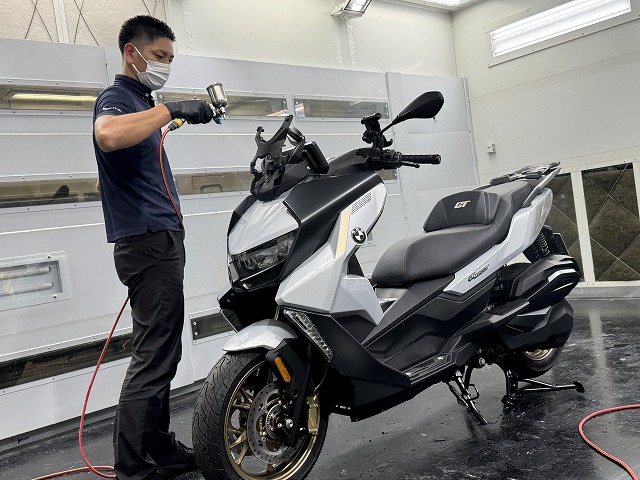 BMWC400GT　バイクコーティング塗布中　昭島