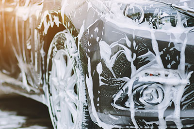 ガラスコーティング重ね塗りする際は必ず洗車を行う