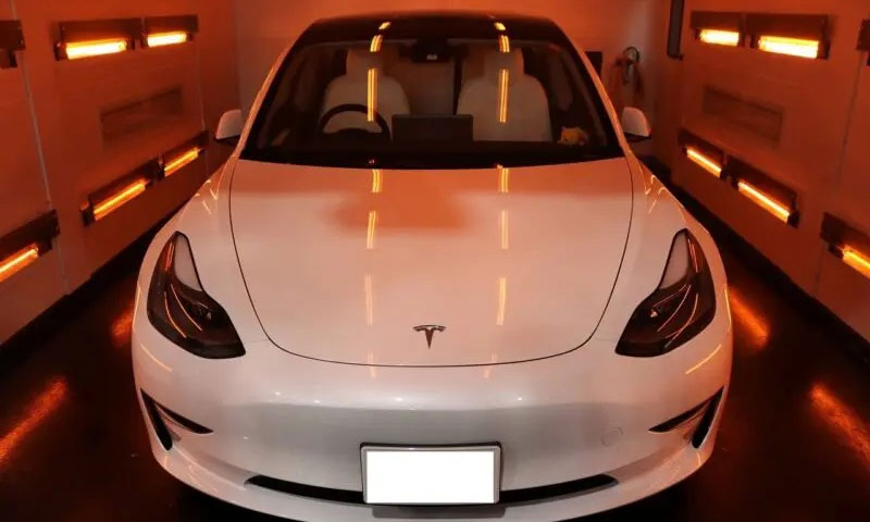 テスラ　カーコーティング