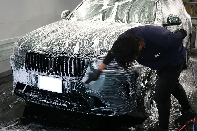 東京都千代田区　BＭＷアルピナＸＤ３　セラミックコーティング　システムエックス　洗車中の画像